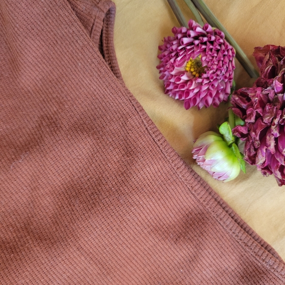 Rust Sleeveless Top - Picture 4 of 4